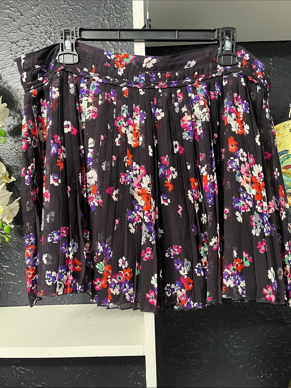 American Eagle Outfitters Black Pleated Skirt with Multicolor Floral Size:18